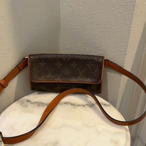 Louis Vuitton pochette Mini Bag or belt bag.